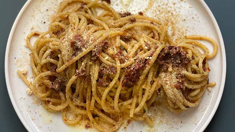 Spaghetti al Capuliato Siciliano: Un'Esplosione di Sapori Mediterranei